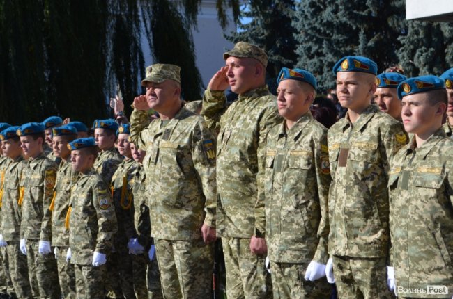 «Нам є що захищати»: урочиста посвята ліцеїстів у Луцьку.  ФОТО