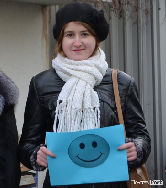 У Луцьку консульству Польщі подарували усмішки. ФОТО