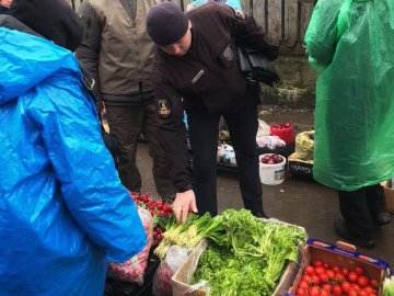 У Луцьку на ринку продавали червонокнижні рослини