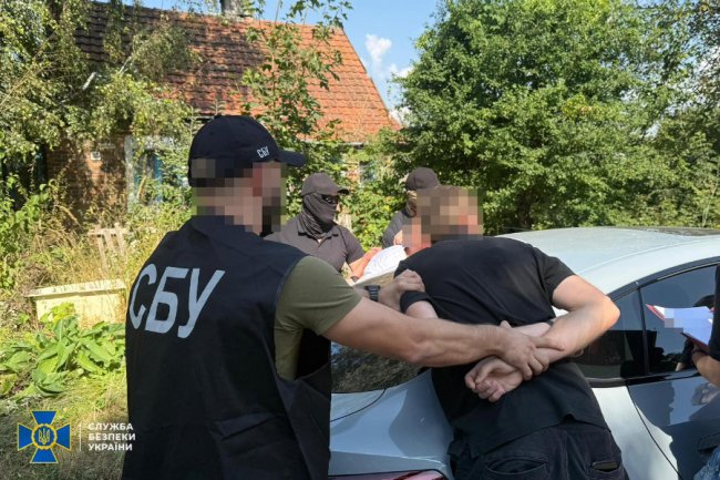 На Волині радник міського голови переправляв військовозобов'язаних чоловіків за кордон