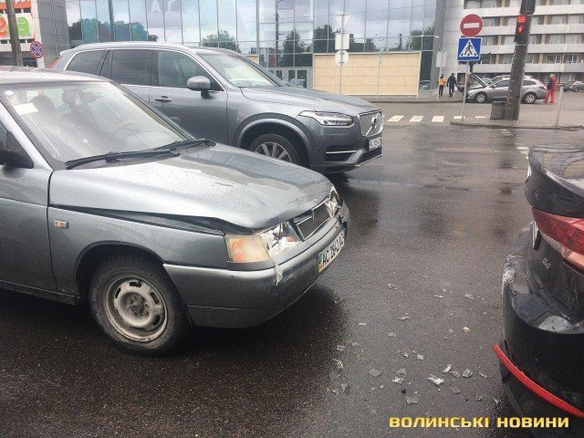 У Луцьку на Рівненській – подвійна аварія. ФОТО