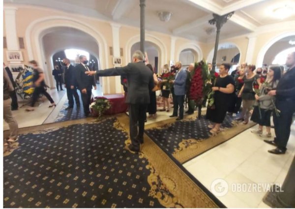 У Києві прощаються з легендарним Григорієм Чапкісом. ФОТО