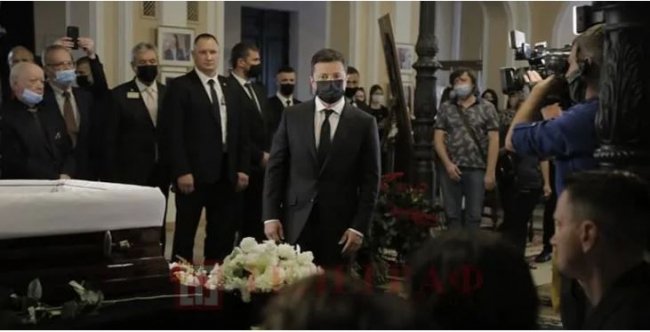 У Києві прощаються з легендарним Григорієм Чапкісом. ФОТО