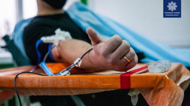 Луцькі патрульні долучилися до всеукраїнської акції зі здачі крові