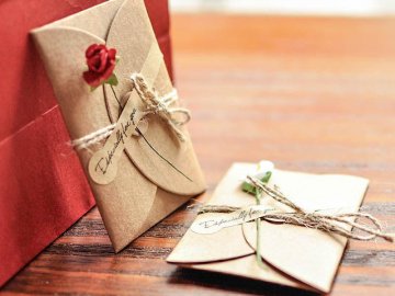 У громаді поблизу Луцька електронні повідомлення перетворять на паперові «листи любові»