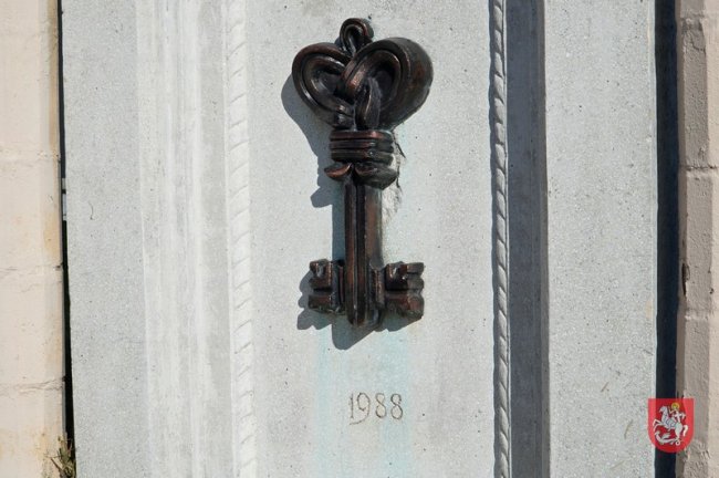 У Володимирі оновили декор на в’їзних знаках, знищений вандалами