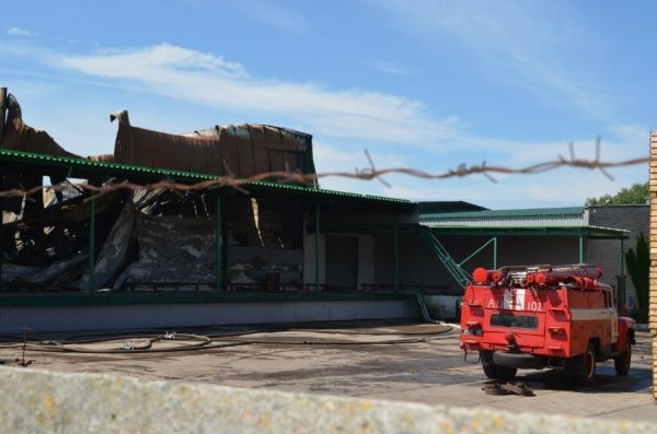 Бойовики з важкої техніки обстріляли овочеву базу, є загиблі. ФОТО. ВІДЕО