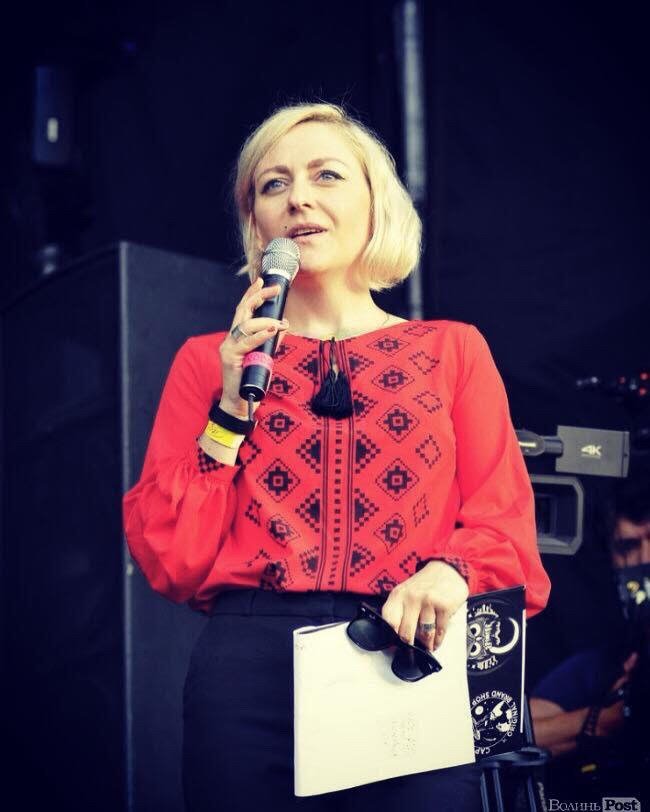 Відома луцька ведуча розповіла про свої секретні татуювання