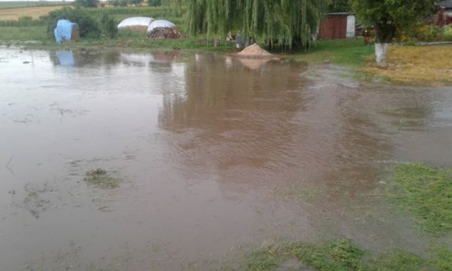 У волинському селі після дощу вулиця перетворюється на «озеро». ФОТО. ВІДЕО