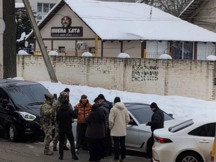 Знімав провокативні відео: у Луцьку відбувається затримання відомого блогера