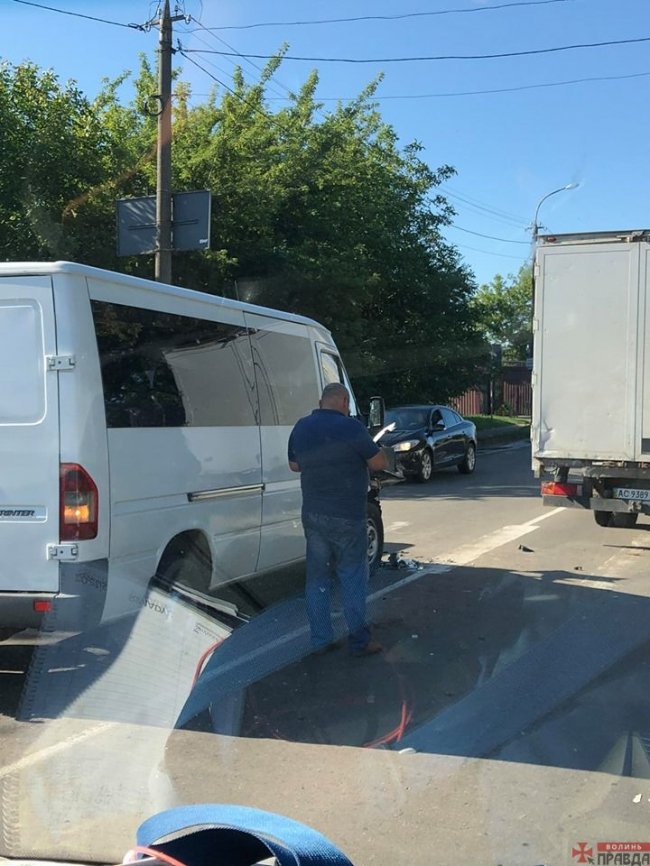 У Луцьку зіткнулися два авто Mercedes