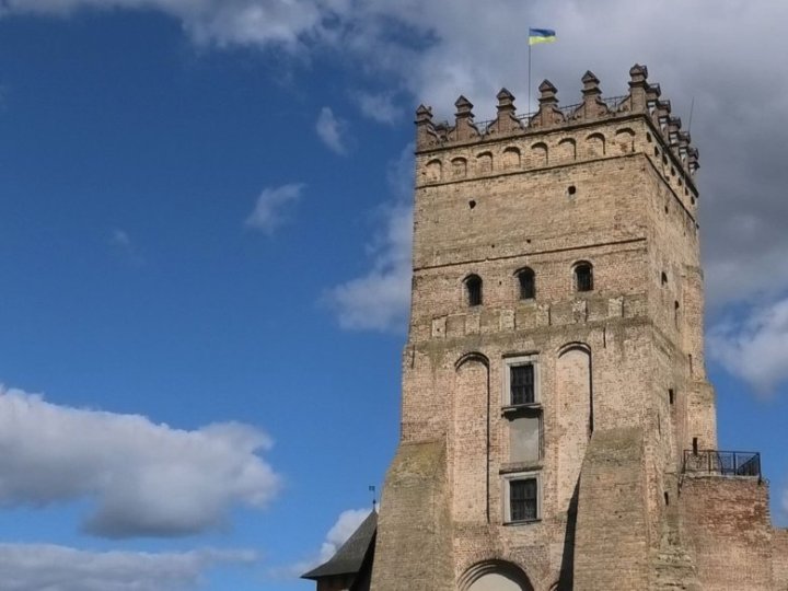 На Замковій площі у Луцьку 21 серпня обмежать рух транспорту