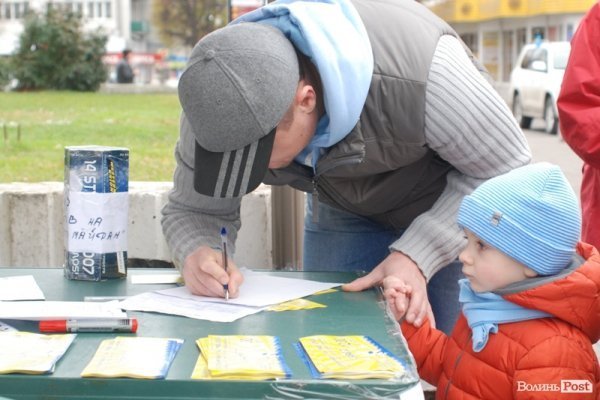 Євромайдан у Луцьку: день другий. ФОТО. ВІДЕО 