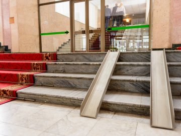 Облаштували пандус до сесійної зали Волиньради. ФОТО