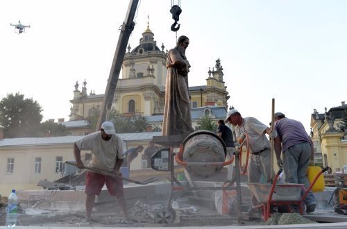 У Львові встановили пам'ятник митрополиту Андрею Шептицькому. ФОТО