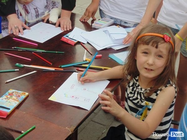 У Луцьку розпочався мистецький марафон на підтримку Нацгвардії. ФОТО