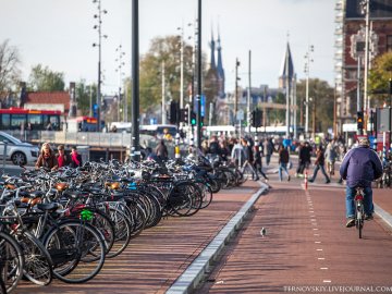 В Амстердамі велосипедисти обмежують права пішоходів, - лучанин
