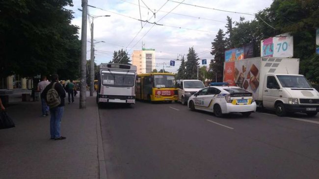 У Луцьку – аварія біля ЦУМу. ФОТО