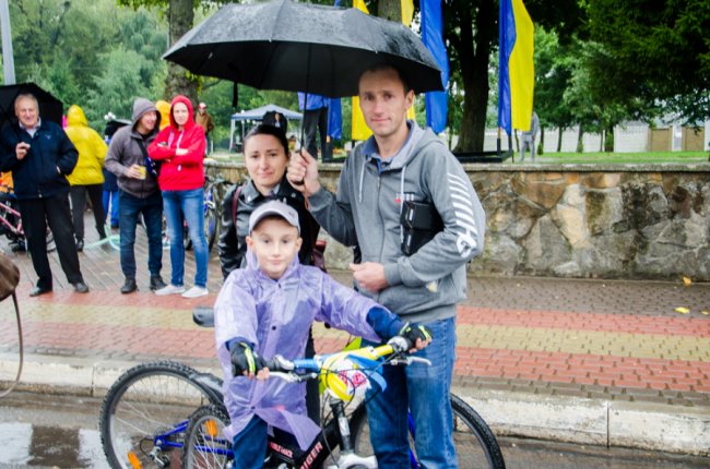 У волинському місті під дощем відбувся патріотичний велопробіг. ФОТО, ВІДЕО