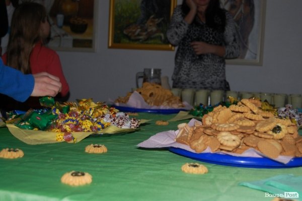 У луцькій мистецькій галереї – сотні дитячих малюнків. ФОТО 