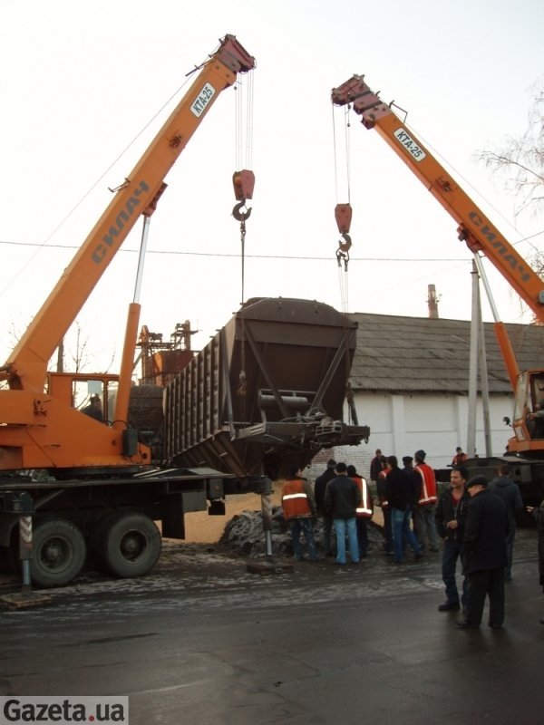 На Полтавщині потяг злетів з колії і пропоров майже кілометр грунту. ФОТО