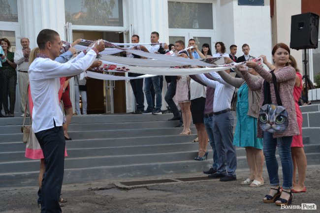 Каша та вишиті рушники: Перший дзвоник у школі №5