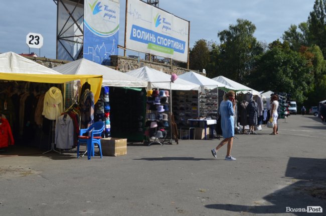 Місце для вигідного шопінгу: у Луцьку відкрився Харківський ярмарок*
