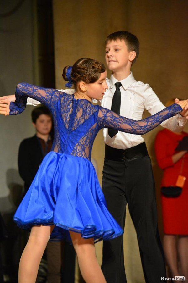 Луцьку сцену запалювали «різдвяні зірочки». ФОТО. ВІДЕО