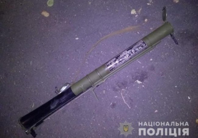 Поліція розслідує теракт: у Києві  з гранатомета обстріляли будівлю. ФОТО
