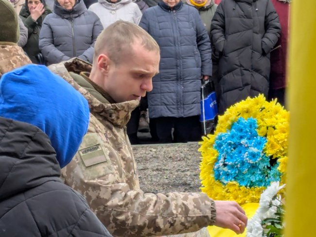 Повернувся із-за кордону, щоб захищати Україну: на Волині попрощались з Героєм Андрієм Карацаєм 