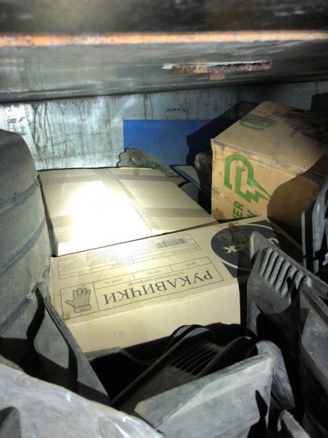 Волинські прикордонники виявили контрабанду поліетиленових рукавичок. ФОТО