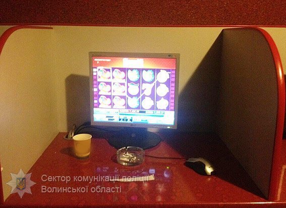 На Волині з підпільного казино вилучили техніки на 100 тисяч