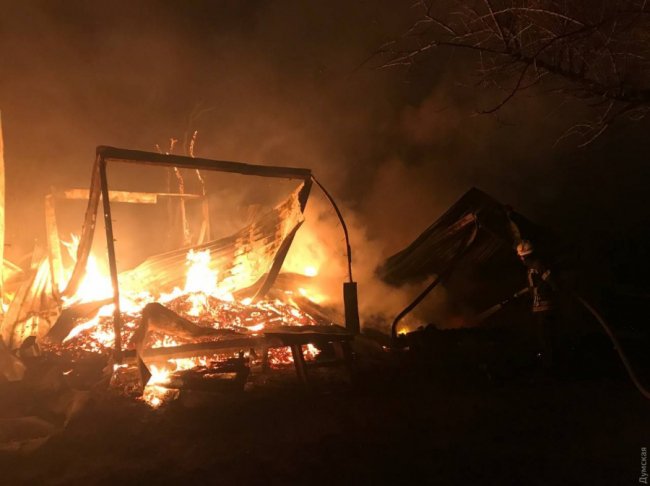 В районі Коблево згоріли дерев'яні будиночки на базі відпочинку