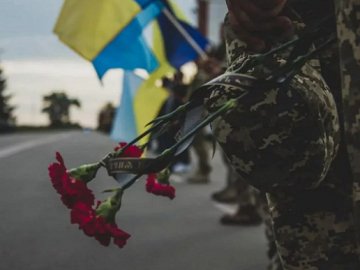 Героям слава: щоранку над Луцьком лунатиме «Плине кача»