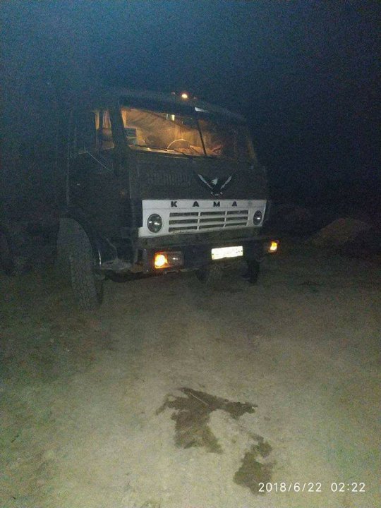 Місто засинає, а порушники прокидаються: у Луцьку зловили чоловіка, який скидав сміття з вантажівки 