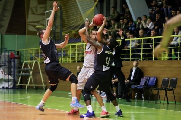 «Волиньбаскет» у драматичному матчі програв «Кременю»