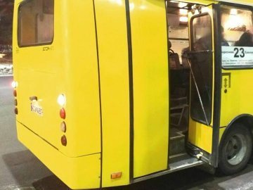 Патрульний пояснив, чому не варто підвищувати ціну на проїзд у маршрутках Луцька