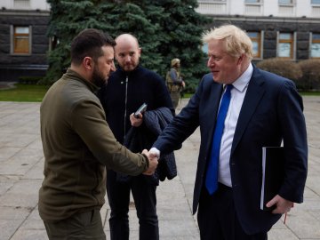 Джонсон анонсував новий пакет допомоги для України після зустрічі із Зеленським