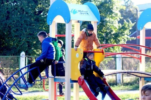 У Луцьку з'явилися нові дитячі майданчики. ФОТО. ВІДЕО