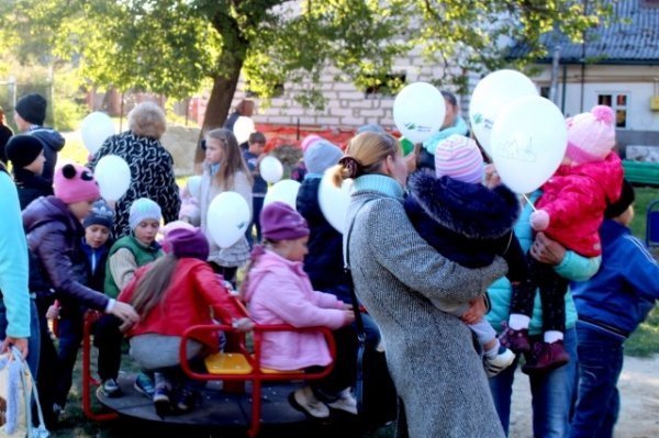 У Луцьку з'явилися нові дитячі майданчики. ФОТО. ВІДЕО