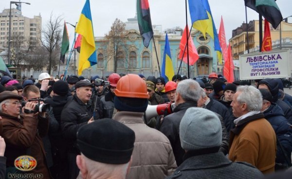 Під стінами Верховної Ради - протест шахтарів. ФОТО
