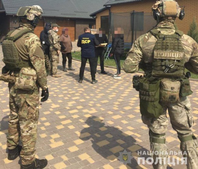 На Рівненщині викрили злочинну групу, яка організувала бурштиновий бізнес. ФОТО