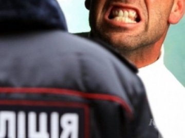 Винесли вирок волинянину, який ледь не відкусив вухо поліцейському