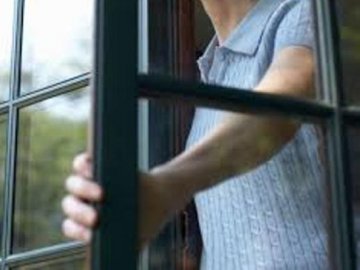 Хлопець, який впав з балкону у Володимирі, помер у лікарні: що відомо