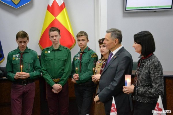 Луцькій міській раді передали Вифлеємський вогонь 