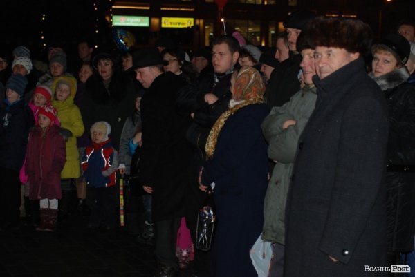 У Луцьку поєднали колядки і фаєр-шоу. ФОТО