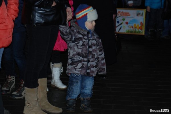 У Луцьку поєднали колядки і фаєр-шоу. ФОТО