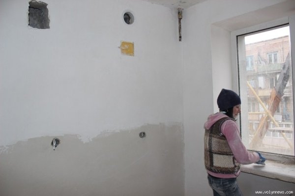 Як у Луцьку відновлюють будинок з обвалом. ФОТО