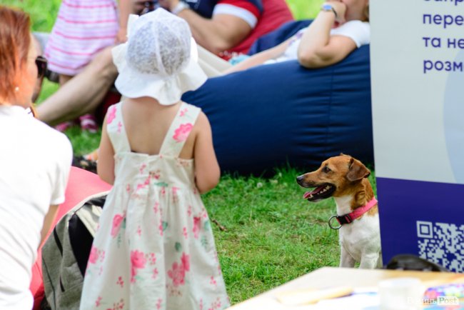 У луцькому парку в День батька влаштували унікальні перегони на човнах. ФОТО