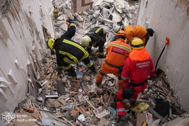 Кількість загиблих від удару по 9-поверхівці в Одесі зросла до 5